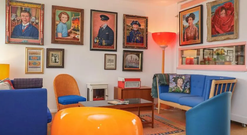 The Orchard Close Art House - Image 1
