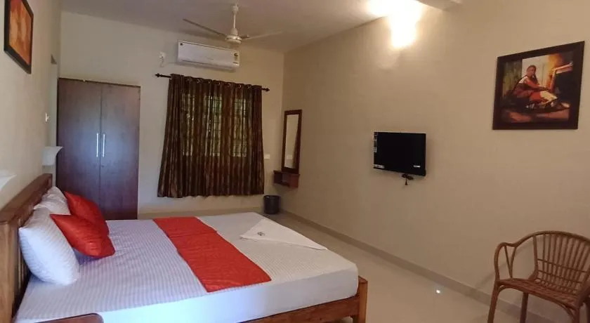 Lake Park Poovar - Image 1