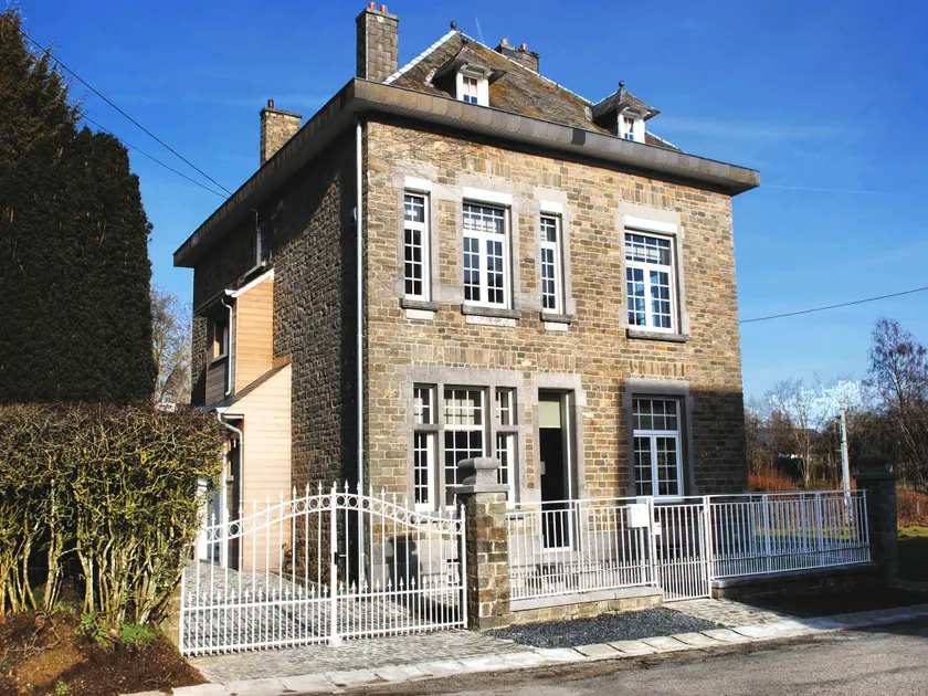 Luxurious Holiday Home in Courtil with Jacuzzi - Image 1