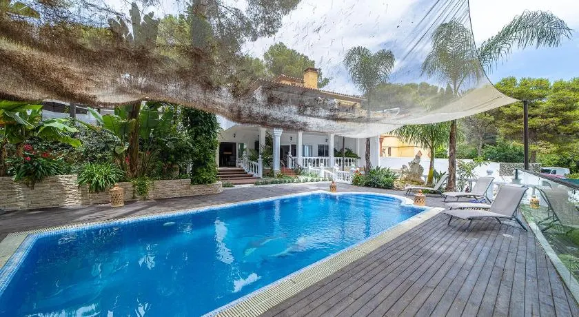 Lavanda - Apartamento Privado en Villa Compartida, Marbella - Image 1