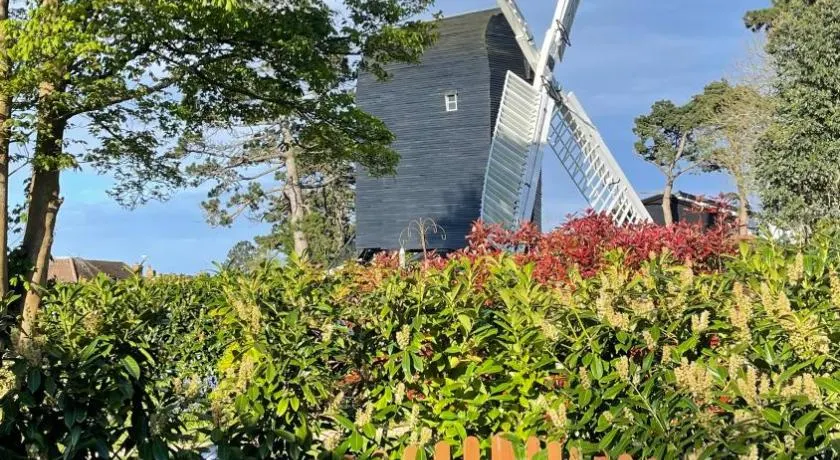 Windmill Cottage - Image 1