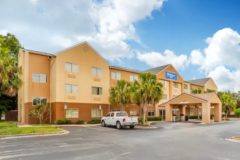 Sleep Inn & Suites - Image 1