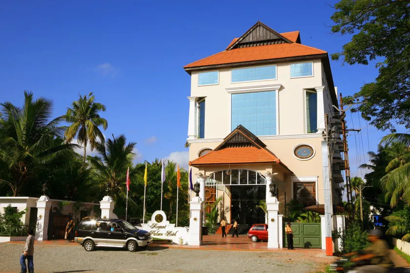Regant Lake Palace Hotel - Image 1