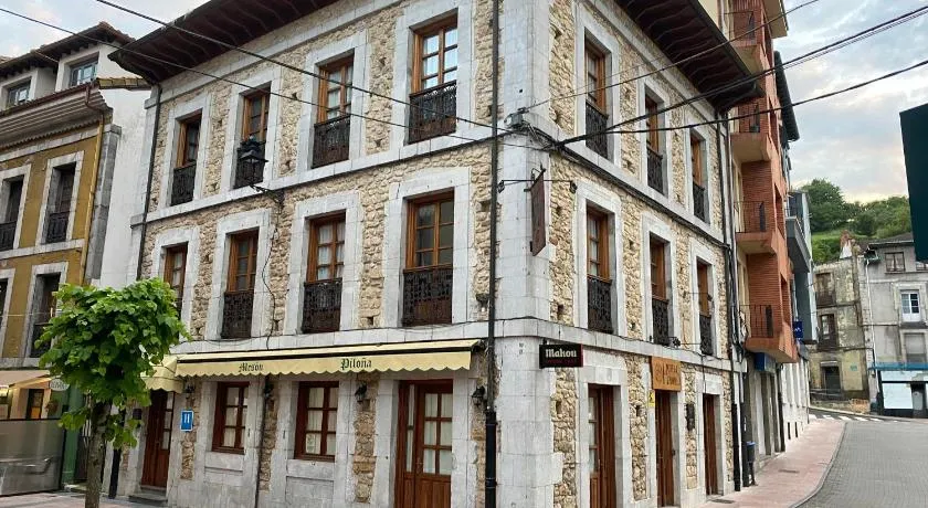 Hotel Piloñés - Image 1