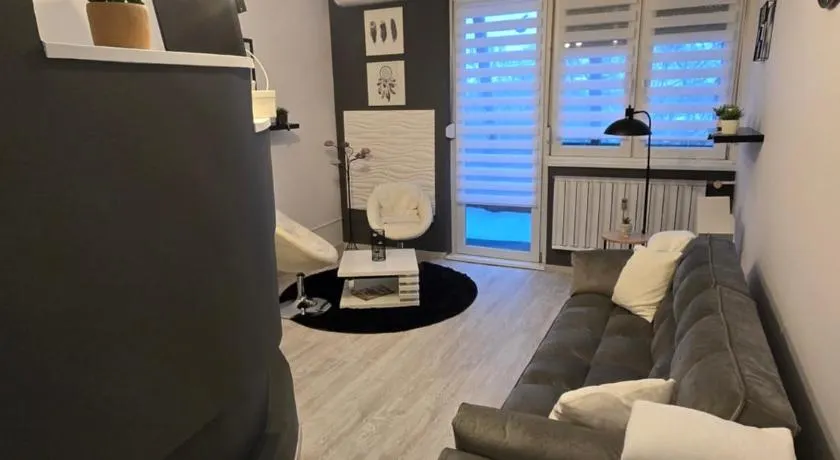Ákos Apartman - Image 1