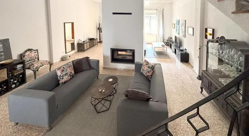 3 Bedroom Amazing Home In Llauri - Image 1