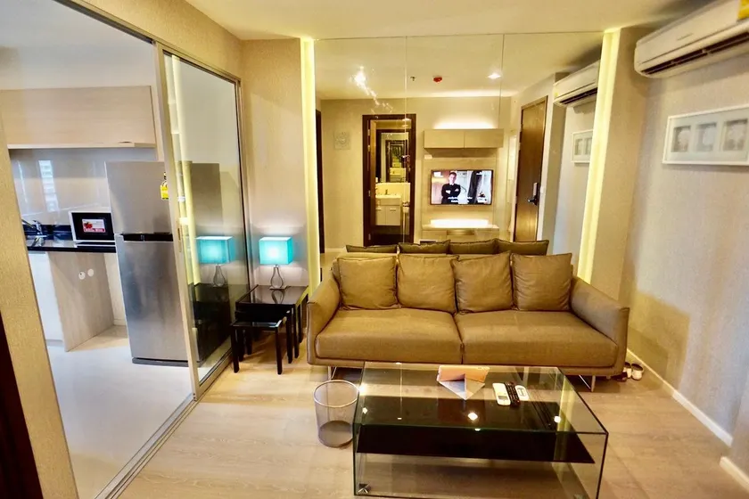 Luxury Apartment near Downtown (Pick-up Service) - Image 1