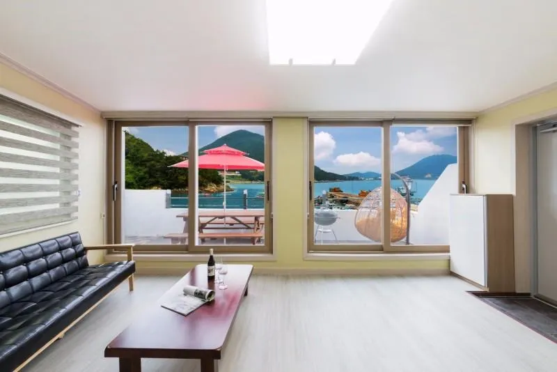 Yeosu Ocean View Pension - Image 1
