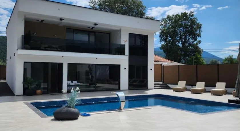 City villa Bihac - Image 1