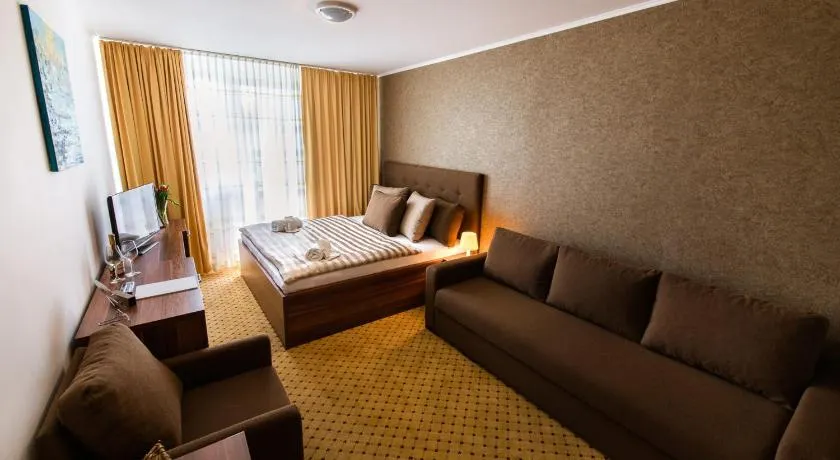 Hotel Merkur - Image 1