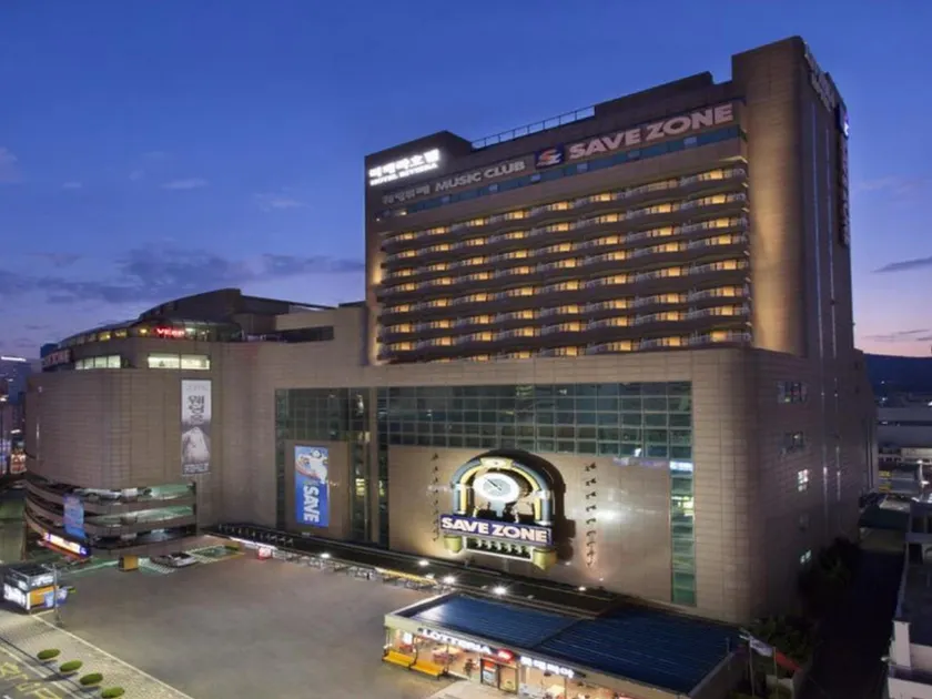 Libero Hotel - Image 1