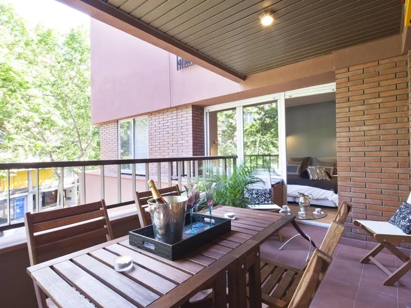 Appartement Bonanova avec terrasse, style classiqu - Image 1