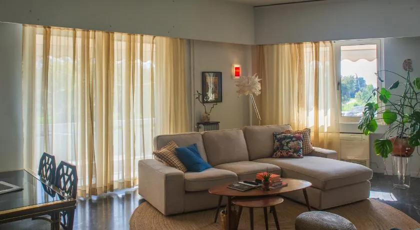 Nina's cozy apartment in Mikrolimano - Image 1