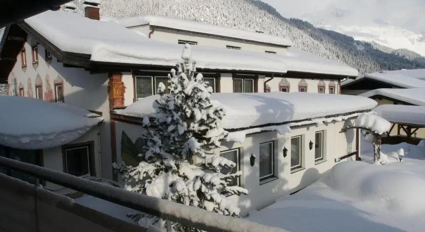 Wanderhotel Grüner Baum - Image 1