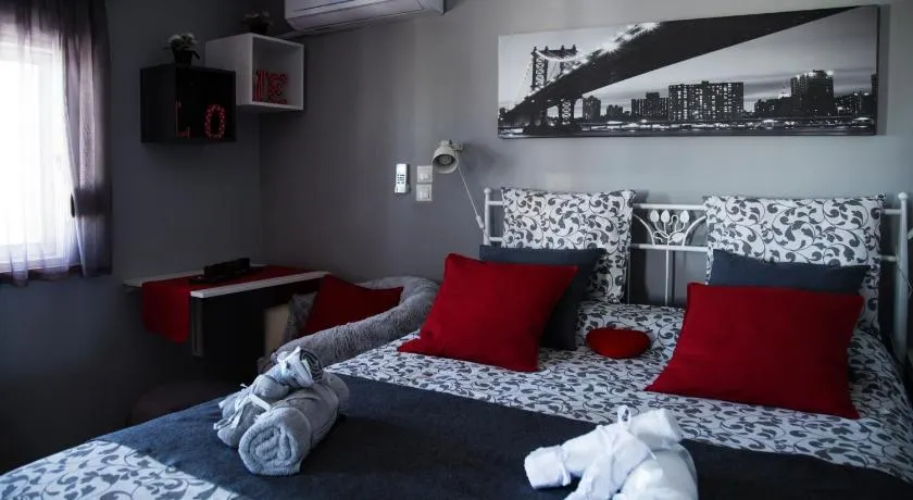Romeo & Juliet -Modern & Stylish Apartment With City View in Egaleo-Athens - Image 1