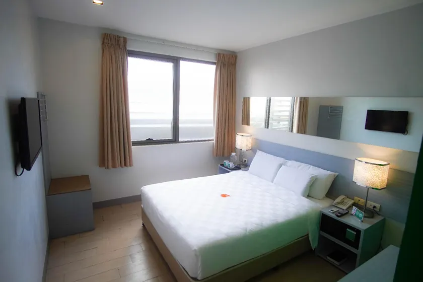 Go Hotels Iloilo - Image 1