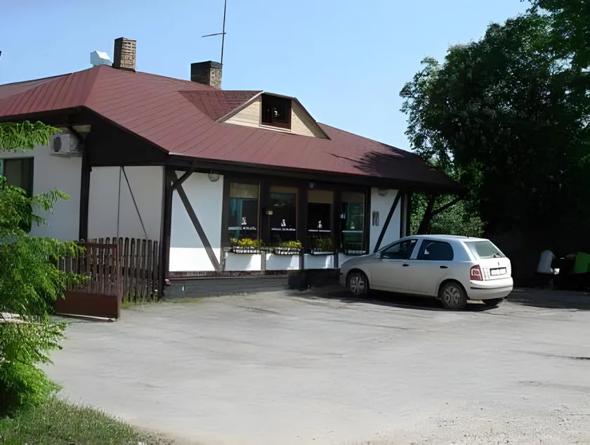 Sanders Motel - Image 1