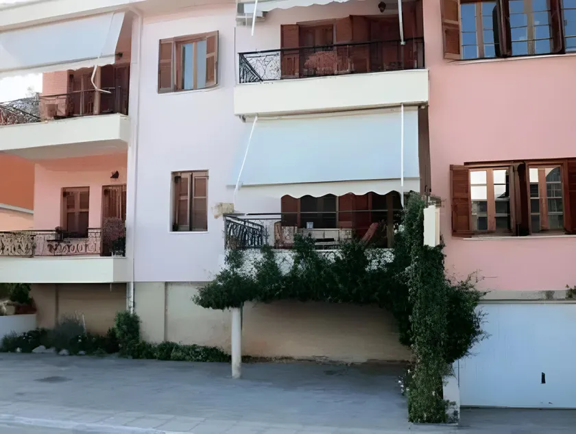 Chrysoula's Guests - Image 1