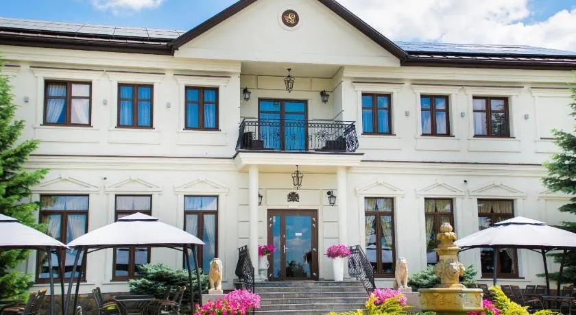 Pałac Uniejów - Image 1