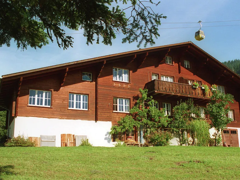 Carefully furnished holiday residence in a typical Berner Oberland house. - Image 1