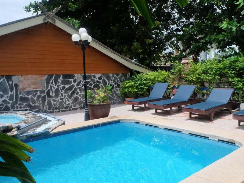 Chaweng Relax Resort - Image 1