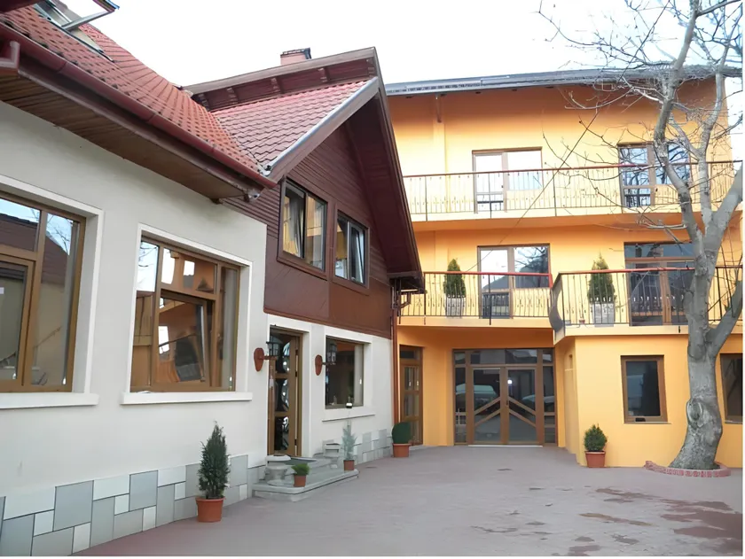 Pensiunea Kyfana Zarnesti - Image 1