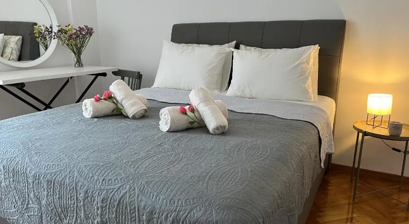 Theo Suites - Image 1