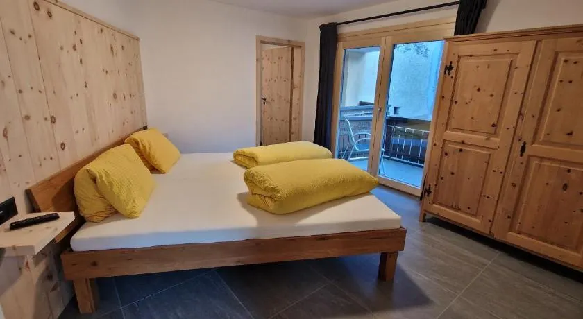 Alpina Hotel-Apartments - Image 1