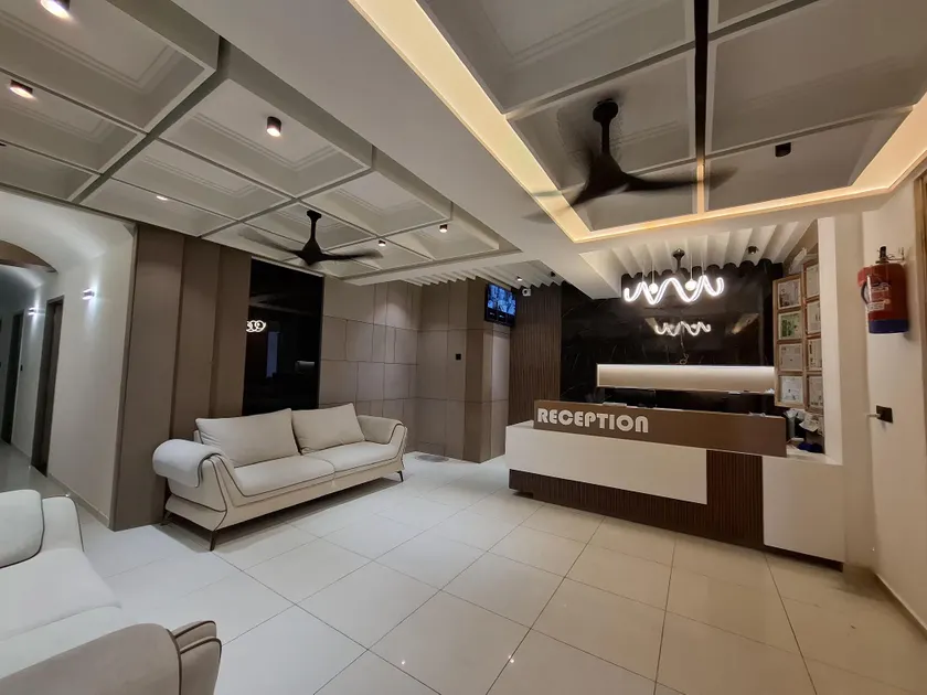 Hotel Divine - Image 1