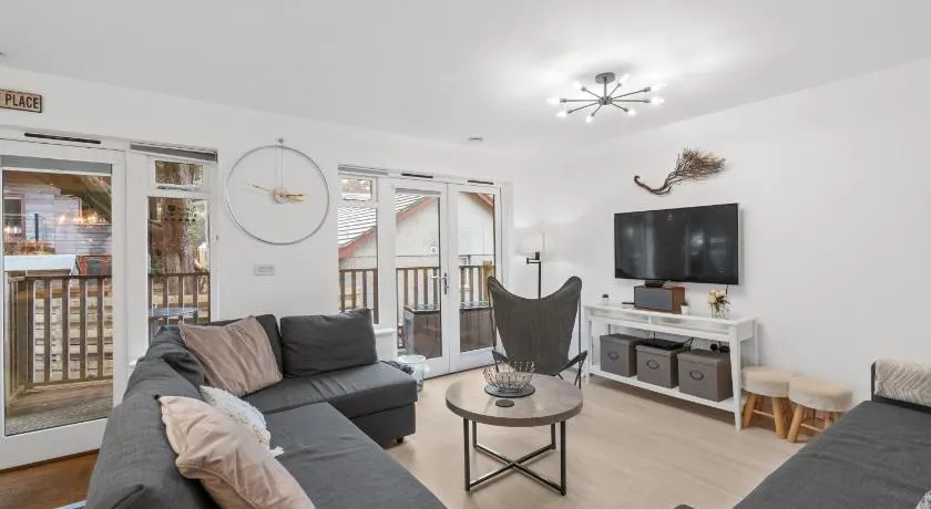 Tincroft Cottage - high end, luxury living near the beach - Image 1