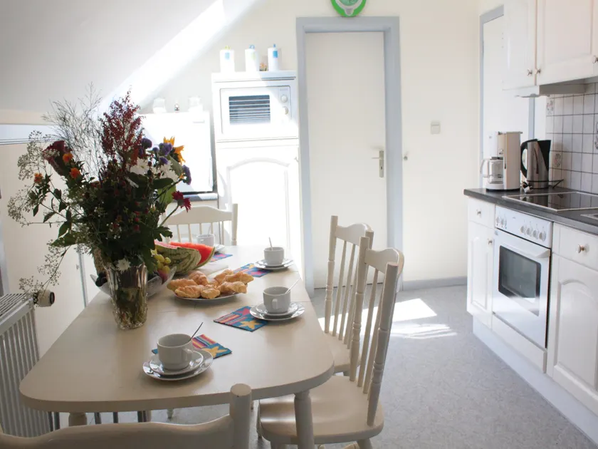 Modernes Zimmer mit Whirlpool - Image 1