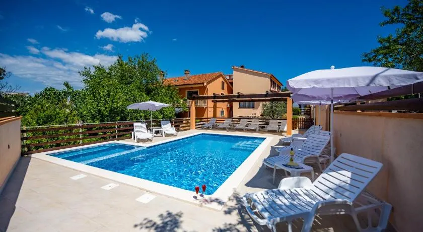 E-M Apartments with Private pool - Image 1