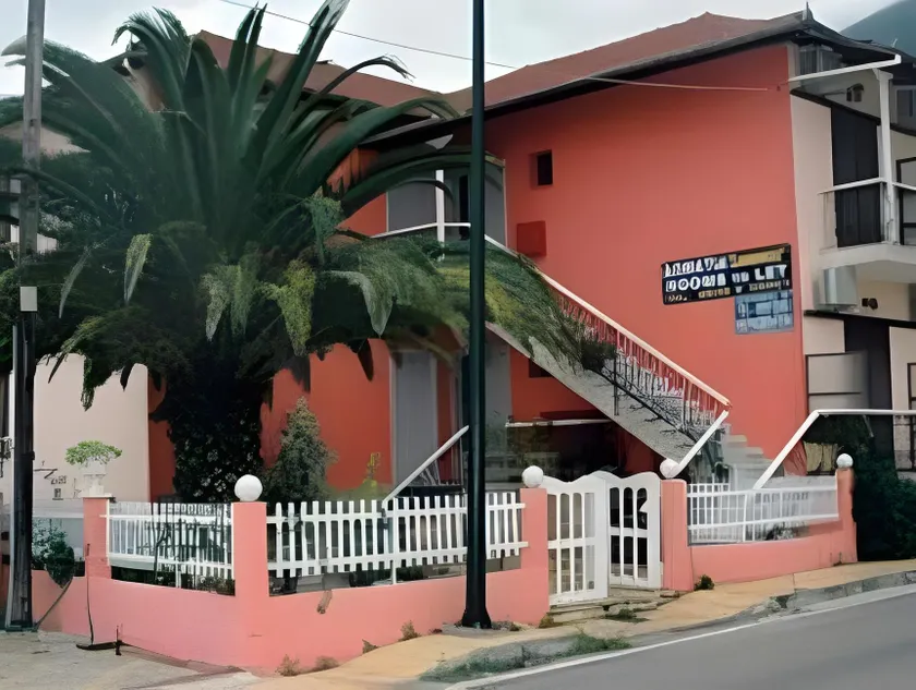 Savinos Rooms - Image 1