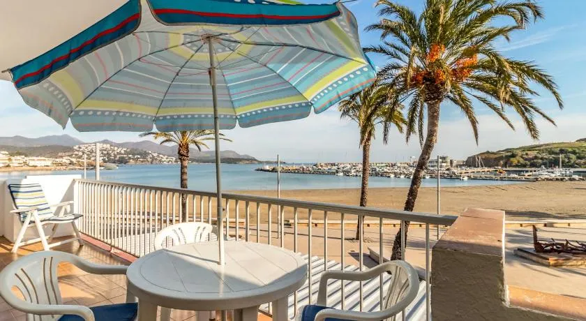 Port Llançà 30 - apartamento primera línea mar - Image 1