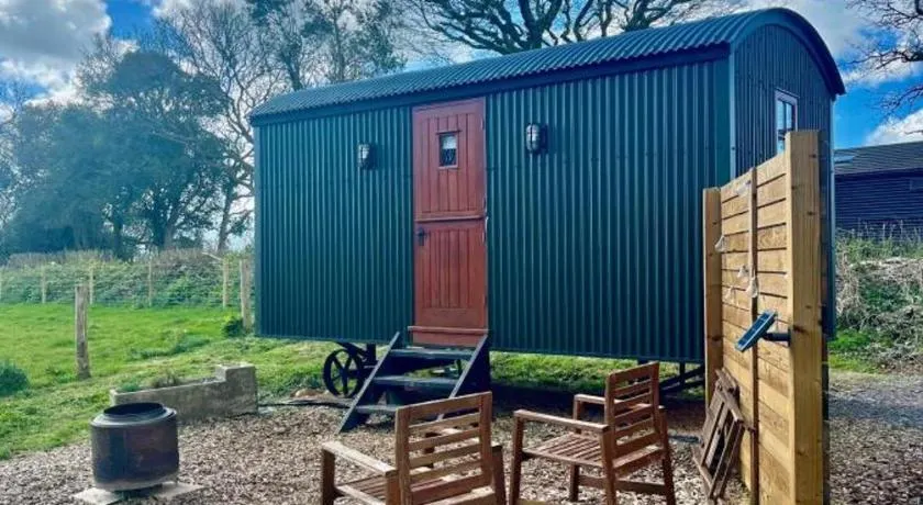Cosy Shepherds Hut Lyme Regis, Cummins Farm - Image 1