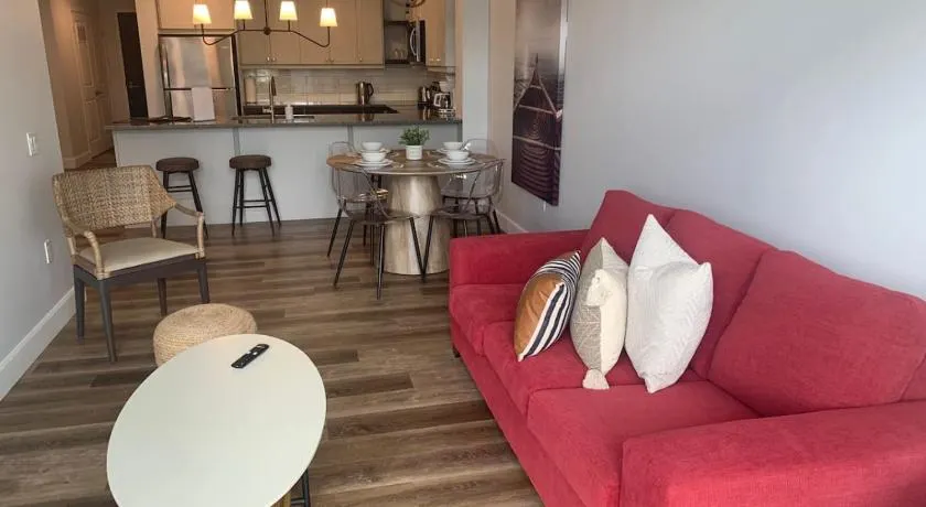Beachview getaway at the New Carlyle 304 on the Main strip in Grand Bend - Image 1
