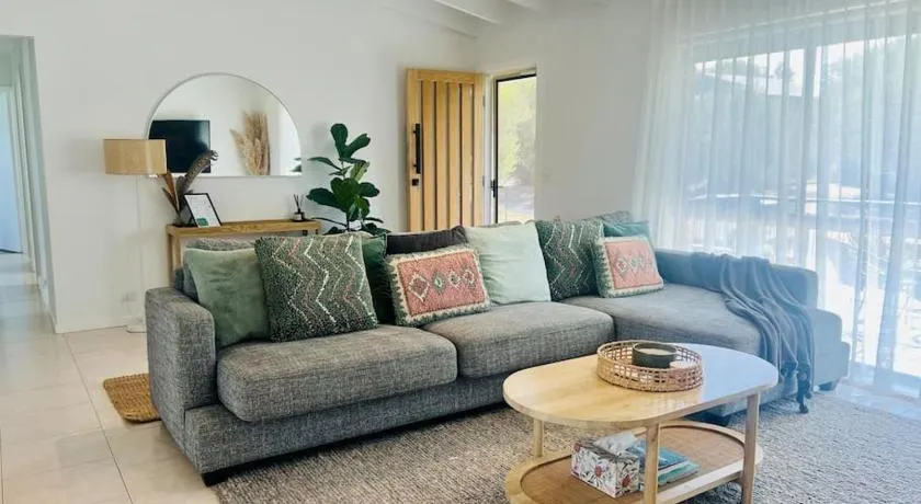 Cosy Beach House - Near Hot Springs. - Image 1