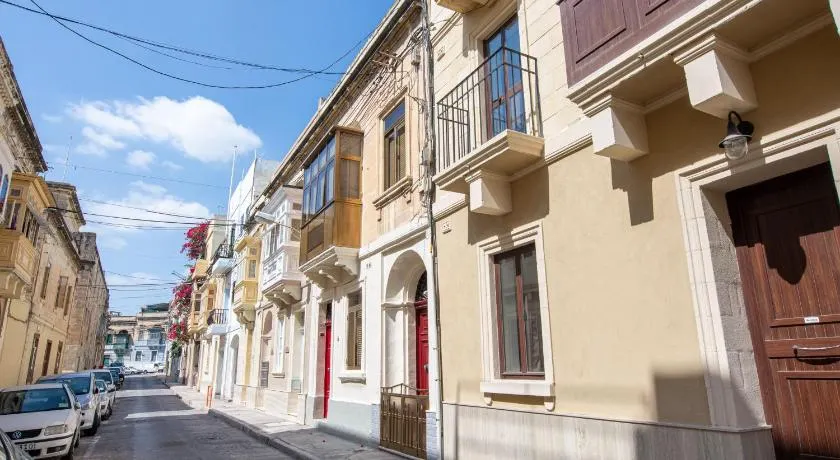 Seaside Apartment - Image 1