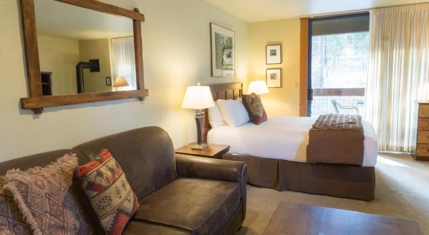 3160 Aspen Grove - Image 1