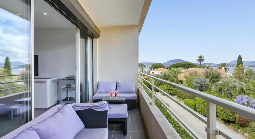 3 Rooms with Sea View Terraces in Peace - Image 1