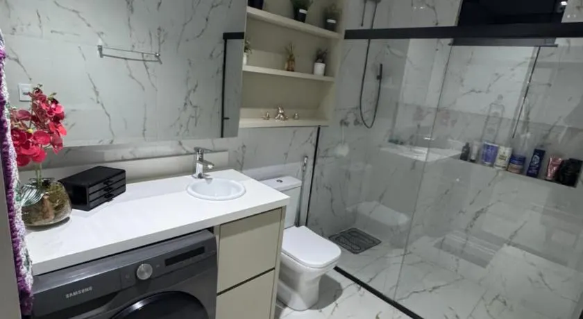Casa completa acomoda até 10 hóspedes, 5 quartos, 4 camas casal e 2 solteiro - Image 1
