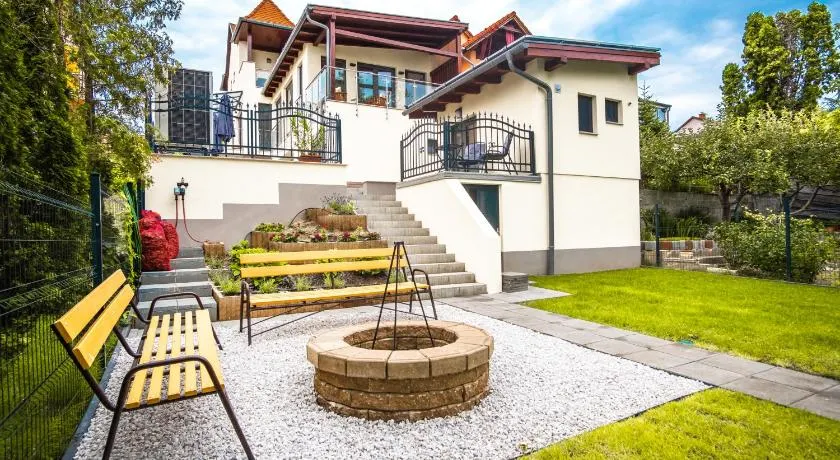 Kiss-Henézi Guest House - Image 1