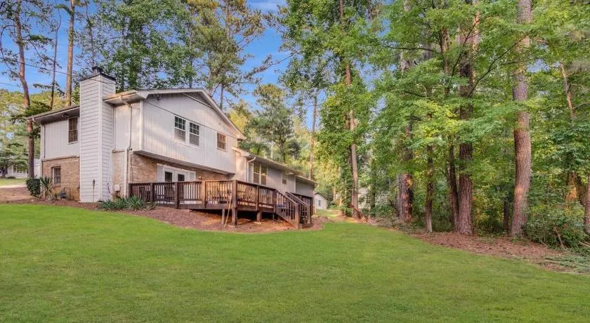 Spacious 5BR Retreat Sleeps 12,Large Deck - Image 1