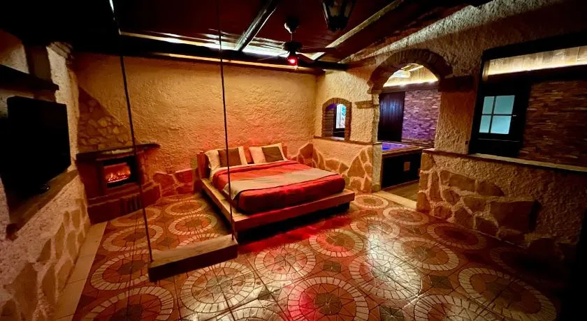 Weekend Rooms - Image 1