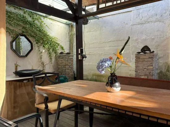The Manci Jiangnan Courtyard Airbnb - Image 1