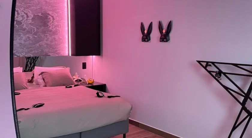 Love room - Intimate Escape - Image 1