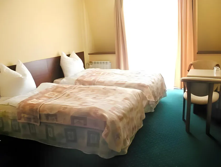 Hotel Aleksander - Image 1
