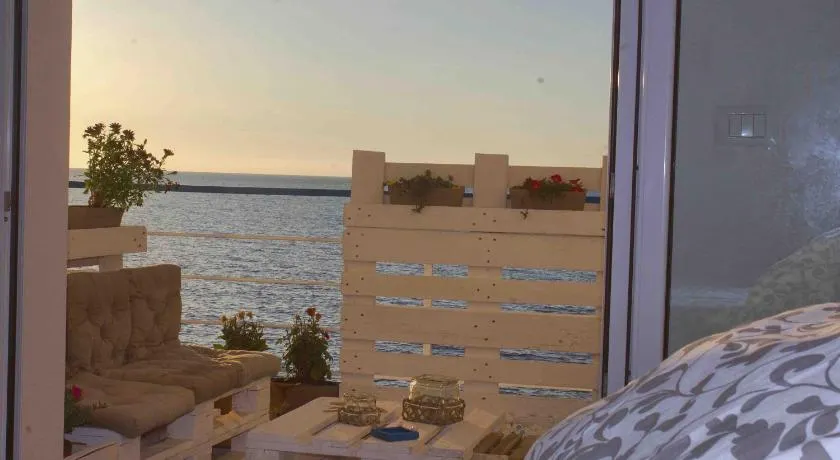 Sea view life - Image 1