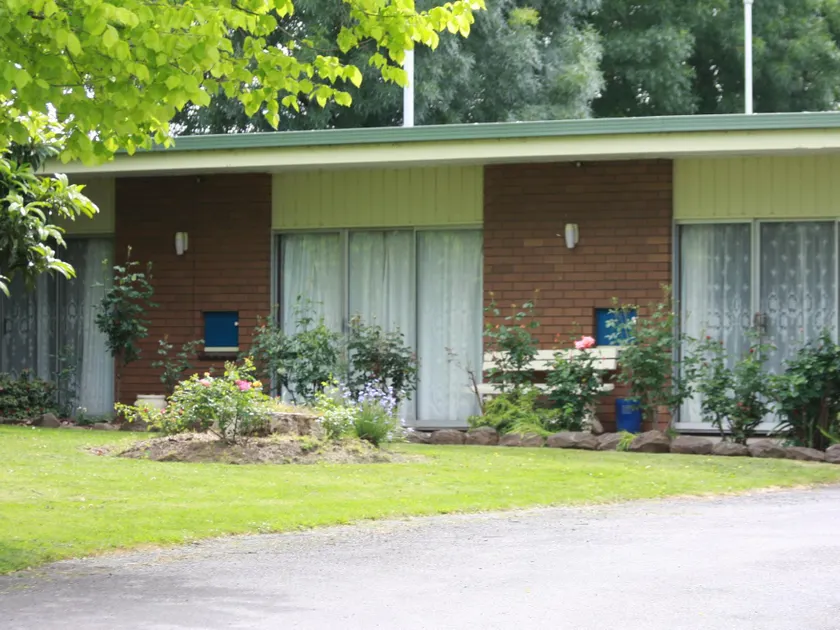 Opal Motel - Image 1