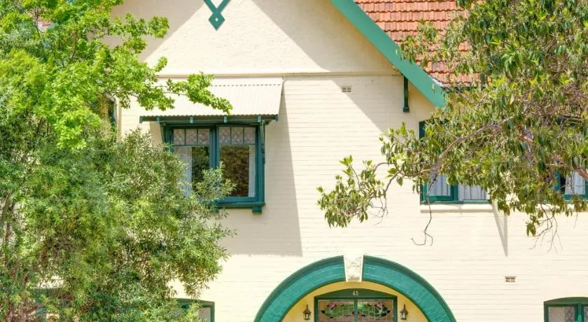 Neutral Bay Lodge - Image 1